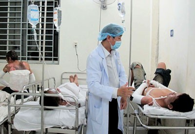 Workers being treated at Cho Ray Hospital in HCMC (Photo: SGGP) Workers being treated at Cho Ray Hospital in HCMC (Photo: SGGP)